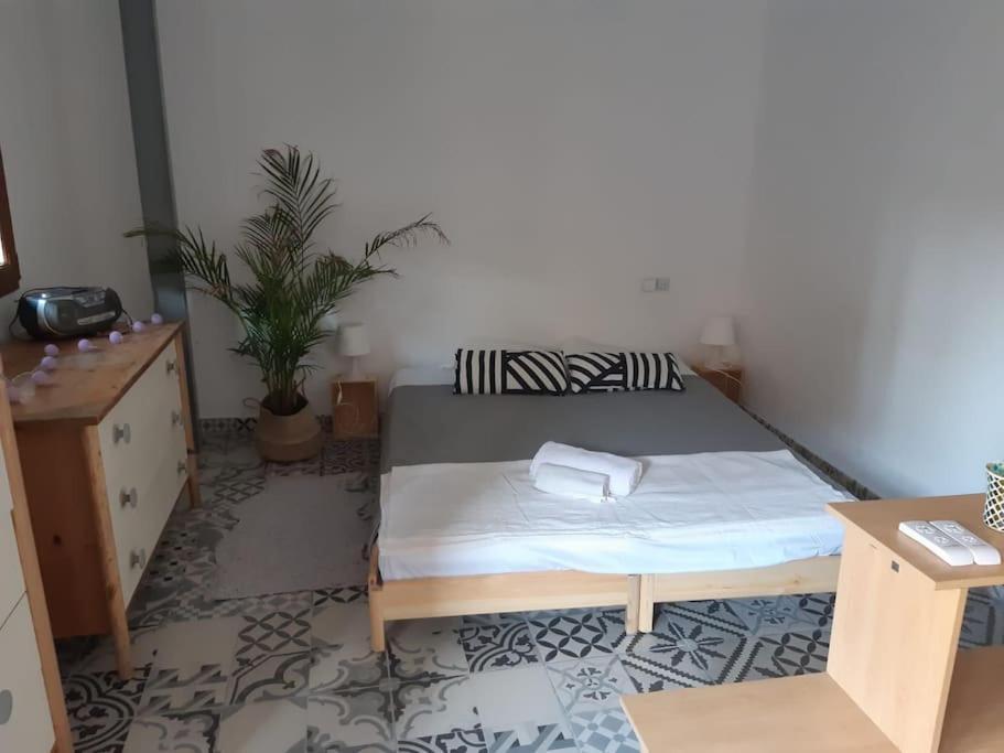 Precioso Apartamento Con A/A En Ruzafa Con Terracita Privada Y Acceso A Un Jardin, Para 2-3 Personas Valencia Kültér fotó